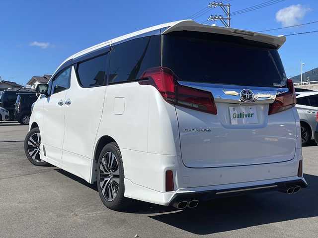 トヨタ アルファード S Cパッケージ 山口県 2019(令1)年 7.2万km ホワイトパールクリスタルシャイン 社外１１型ナビ（FM/AM/フルセグTV）/Bluetooth/バックカメラ/12列目サンルーフ/TRDフルエアロ/前席シートヒーター＆ベンチレーション/ステアリングヒーター/12列目パワーシート/革シート/助手席＆後席オットマン/ドライブレコーダー（前）/両側パワースライドドア/電動リヤゲート/MTモード付AT/純正フロアマット/W＋サイドエアバック/カーテンエアバック/前後コーナーセンサー/LEDヘッドライト/ETC/トヨタセーフティーセンス/・プリクラッシュセーフティ/・レーントレーシングアシスト/・レーンコントロール/・アダプティブハイビームシステム/・オートマチックハイビーム/・ロードサインアシスト/・リヤクロストラフィックオートブレーキ/・インテリジェントクリアランスソナー/純正１８インチアルミホイール