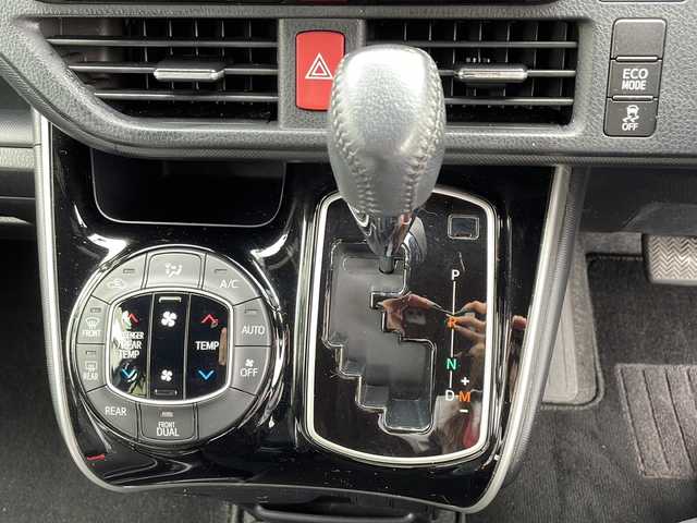 トヨタ ヴォクシー ZS 煌Ⅱ 新潟県 2019(平31)年 8.9万km イナズマスパーキングブラックガラスフレーク アルパイン製9インチメモリナビ/（DTV/DVD/Bluetooth）/アルパイン製フリップダウンモニター/衝突軽減/コーナーセンサー/パーキングサポートブレーキ/先行車発進検知/レーンキープアシスト/クルーズコントロール/ビルドインETC/ドライブレコーダー/両側パワースライドドア/ロールアップサンシェード/USB給電/LEDヘッドライト/フォグランプ/オートハイビーム/ウィンカーミラー/電格ミラー/ドアバイザー/スペアキー×１