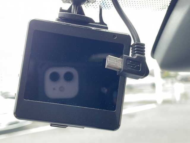 トヨタ ヴォクシー ZS 煌Ⅱ 新潟県 2019(平31)年 8.9万km イナズマスパーキングブラックガラスフレーク アルパイン製9インチメモリナビ/（DTV/DVD/Bluetooth）/アルパイン製フリップダウンモニター/衝突軽減/コーナーセンサー/パーキングサポートブレーキ/先行車発進検知/レーンキープアシスト/クルーズコントロール/ビルドインETC/ドライブレコーダー/両側パワースライドドア/ロールアップサンシェード/USB給電/LEDヘッドライト/フォグランプ/オートハイビーム/ウィンカーミラー/電格ミラー/ドアバイザー/スペアキー×１