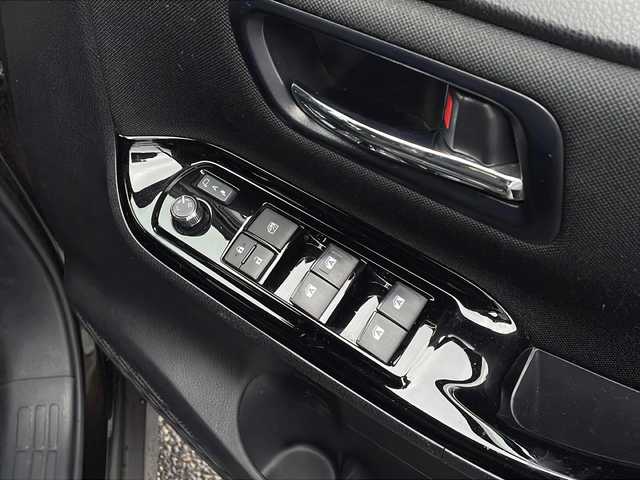 トヨタ ヴォクシー ZS 煌Ⅱ 新潟県 2019(平31)年 8.9万km イナズマスパーキングブラックガラスフレーク アルパイン製9インチメモリナビ/（DTV/DVD/Bluetooth）/アルパイン製フリップダウンモニター/衝突軽減/コーナーセンサー/パーキングサポートブレーキ/先行車発進検知/レーンキープアシスト/クルーズコントロール/ビルドインETC/ドライブレコーダー/両側パワースライドドア/ロールアップサンシェード/USB給電/LEDヘッドライト/フォグランプ/オートハイビーム/ウィンカーミラー/電格ミラー/ドアバイザー/スペアキー×１