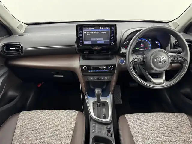 トヨタ ヤリスクロス ハイブリッド Z 福岡県 2021(令3)年 6.1万km ブラックマイカ/センシュアルレッドマイカ 純正DA／フルセグＴＶ　/バックカメラ　/ＥＴＣ　/レーダークルーズコントロール　/コーナーセンサー　/衝突軽減ブレーキ　/レーンキープ　/ＰＫＳＢ　/ハーフレザー　/シートヒーター　/パワーシート　/純正１８インチＡＷ