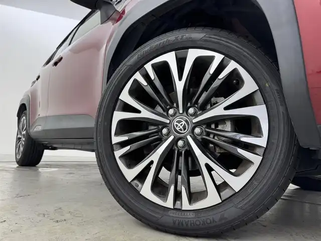 トヨタ ヤリスクロス ハイブリッド Z 福岡県 2021(令3)年 6.1万km ブラックマイカ/センシュアルレッドマイカ 純正DA／フルセグＴＶ　/バックカメラ　/ＥＴＣ　/レーダークルーズコントロール　/コーナーセンサー　/衝突軽減ブレーキ　/レーンキープ　/ＰＫＳＢ　/ハーフレザー　/シートヒーター　/パワーシート　/純正１８インチＡＷ