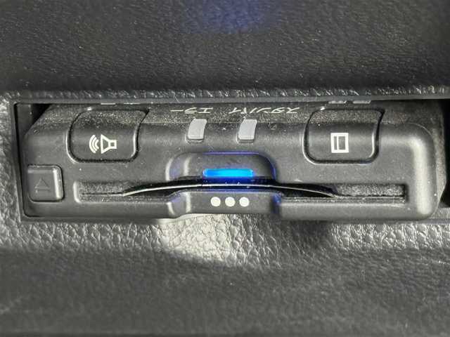 トヨタ ヤリスクロス ハイブリッド Z 千葉県 2021(令3)年 6.1万km ブラックマイカ/センシュアルレッドマイカ 純正DA／フルセグＴＶ　/バックカメラ　/ＥＴＣ　/レーダークルーズコントロール　/コーナーセンサー　/衝突軽減ブレーキ　/レーンキープ　/ＰＫＳＢ　/ハーフレザー　/シートヒーター　/パワーシート　/純正１８インチＡＷ