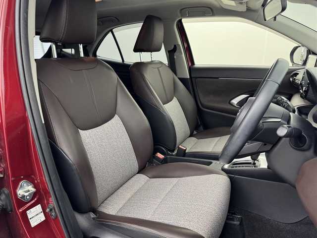 トヨタ ヤリスクロス ハイブリッド Z 千葉県 2021(令3)年 6.1万km ブラックマイカ/センシュアルレッドマイカ 純正DA／フルセグＴＶ　/バックカメラ　/ＥＴＣ　/レーダークルーズコントロール　/コーナーセンサー　/衝突軽減ブレーキ　/レーンキープ　/ＰＫＳＢ　/ハーフレザー　/シートヒーター　/パワーシート　/純正１８インチＡＷ