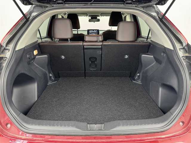 トヨタ ヤリスクロス ハイブリッド Z 千葉県 2021(令3)年 6.1万km ブラックマイカ/センシュアルレッドマイカ 純正DA／フルセグＴＶ　/バックカメラ　/ＥＴＣ　/レーダークルーズコントロール　/コーナーセンサー　/衝突軽減ブレーキ　/レーンキープ　/ＰＫＳＢ　/ハーフレザー　/シートヒーター　/パワーシート　/純正１８インチＡＷ