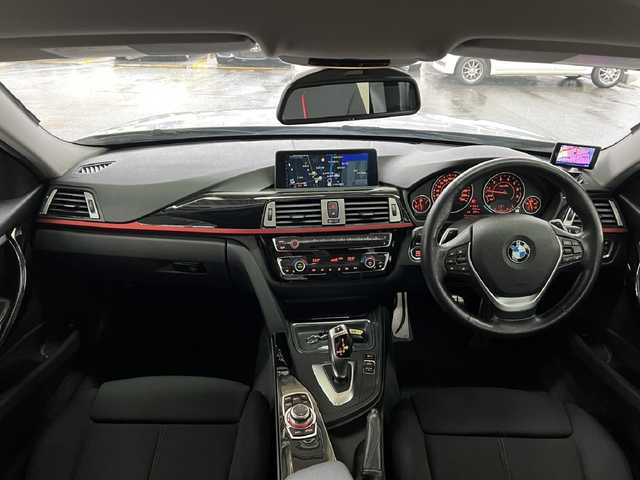 ＢＭＷ ３２８ｉ スポーツ 兵庫県 2012(平24)年 12.1万km シルバー 純正ナビ/バックカメラ/Pセンサー/DTV/パワーシート/ACC/オートライト/コンフォートアクセス/取締レーダー/ETC/社外サス/社外グリル/社外ミラーカバー/社外フロントリップ/社外トランクスポイラー/社外マフラーカッター