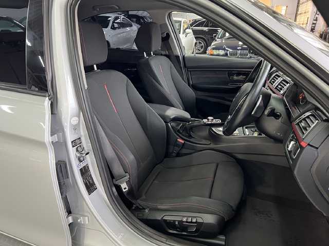 ＢＭＷ ３２８ｉ スポーツ 兵庫県 2012(平24)年 12.1万km シルバー 純正ナビ/バックカメラ/Pセンサー/DTV/パワーシート/ACC/オートライト/コンフォートアクセス/取締レーダー/ETC/社外サス/社外グリル/社外ミラーカバー/社外フロントリップ/社外トランクスポイラー/社外マフラーカッター