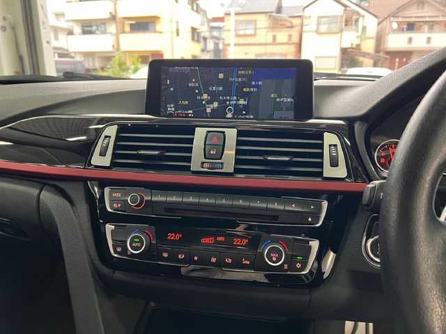 ＢＭＷ ３２８ｉ スポーツ 兵庫県 2012(平24)年 12.1万km シルバー 純正ナビ/バックカメラ/Pセンサー/DTV/パワーシート/ACC/オートライト/コンフォートアクセス/取締レーダー/ETC/社外サス/社外グリル/社外ミラーカバー/社外フロントリップ/社外トランクスポイラー/社外マフラーカッター