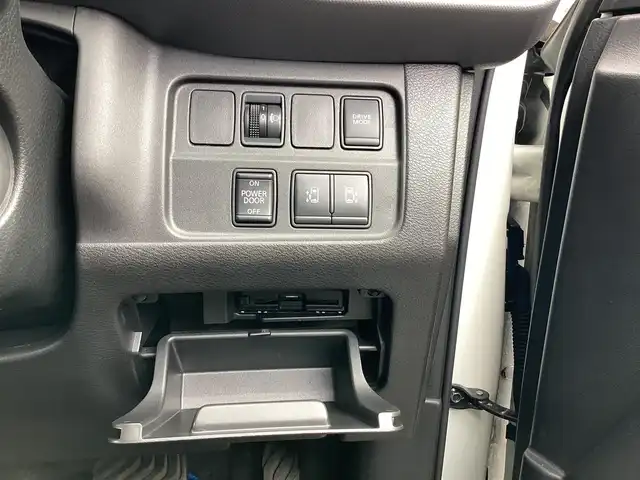 日産 セレナ e－パワー XV 神奈川県 2020(令2)年 2.1万km ブリリアントホワイトパール ワンオーナー/プロパイロット/純正ナビ、TV/アラウンドビューモニタ/フリップダウンモニタ/ETC/ドライブレコーダー/デジタルインナーミラー/リアヒートダクト/セーフティーパックB/両側パワースライドドア/USB電源ソケット