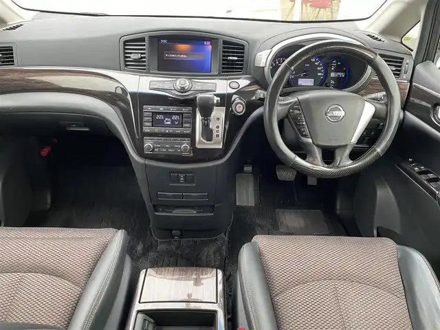 日産 エルグランド 250ハイウェイスター 佐賀県 2011(平23)年 10.9万km ファントムブラック (株)IDOMが運営する【じしゃロン佐賀店】の自社ローン対象車両になります。こちらは現金ご利用時の価格です。自社ローンご希望の方は別途その旨お申付け下さい。/７人乗　/ブラック　/フリップダウンモニター　/純正ＨＤＤナビ フルセグ 全周囲カメラ　/ＢＴオーディオ ＤＶＤ ＣＤ