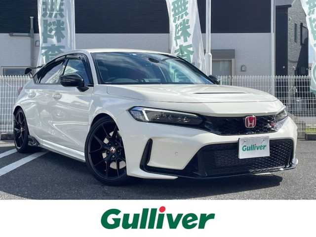 ホンダ シビック タイプR 三重県 2024(令6)年 2.3万km チャンピオンシップホワイト 登録時走行距離　２２６３５ｋｍ/ワンオーナー/禁煙車/純正オプションナビ/AM/FM/Bluetooth/TV（フルセグ）/スマートフォン連携/ドライブレコーダー（前後）/盗難防止（社外）/左サイドモニター/ビルトインETC2.0/ステアリングスイッチ/ワイヤレス充電（社外）/USB充電/バックカメラ/電動パーキング/ブレークホールド/レーダークルコン/衝突軽減システム/安全支援情報スイッチ/横滑り防止システム/レーンキープアシスト/ブラインドスポットインフォメーション/踏み間違い衝突軽減システム/コーナーセンサー/AUTOワイパー/AUTOライト/AUTOハイビーム/AUTOエアコン/電格ミラー/ドアバイザー（無限）/純正アルミ