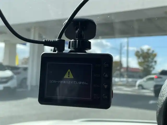 ホンダ シビック タイプR 三重県 2024(令6)年 2.3万km チャンピオンシップホワイト 登録時走行距離　２２６３５ｋｍ/ワンオーナー/禁煙車/純正オプションナビ/AM/FM/Bluetooth/TV（フルセグ）/スマートフォン連携/ドライブレコーダー（前後）/盗難防止（社外）/左サイドモニター/ビルトインETC2.0/ステアリングスイッチ/ワイヤレス充電（社外）/USB充電/バックカメラ/電動パーキング/ブレークホールド/レーダークルコン/衝突軽減システム/安全支援情報スイッチ/横滑り防止システム/レーンキープアシスト/ブラインドスポットインフォメーション/踏み間違い衝突軽減システム/コーナーセンサー/AUTOワイパー/AUTOライト/AUTOハイビーム/AUTOエアコン/電格ミラー/ドアバイザー（無限）/純正アルミ