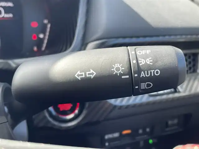 ホンダ シビック タイプR 三重県 2024(令6)年 2.3万km チャンピオンシップホワイト 登録時走行距離　２２６３５ｋｍ/ワンオーナー/禁煙車/純正オプションナビ/AM/FM/Bluetooth/TV（フルセグ）/スマートフォン連携/ドライブレコーダー（前後）/盗難防止（社外）/左サイドモニター/ビルトインETC2.0/ステアリングスイッチ/ワイヤレス充電（社外）/USB充電/バックカメラ/電動パーキング/ブレークホールド/レーダークルコン/衝突軽減システム/安全支援情報スイッチ/横滑り防止システム/レーンキープアシスト/ブラインドスポットインフォメーション/踏み間違い衝突軽減システム/コーナーセンサー/AUTOワイパー/AUTOライト/AUTOハイビーム/AUTOエアコン/電格ミラー/ドアバイザー（無限）/純正アルミ