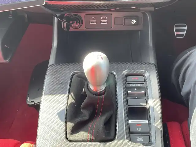 ホンダ シビック タイプR 三重県 2024(令6)年 2.3万km チャンピオンシップホワイト 登録時走行距離　２２６３５ｋｍ/ワンオーナー/禁煙車/純正オプションナビ/AM/FM/Bluetooth/TV（フルセグ）/スマートフォン連携/ドライブレコーダー（前後）/盗難防止（社外）/左サイドモニター/ビルトインETC2.0/ステアリングスイッチ/ワイヤレス充電（社外）/USB充電/バックカメラ/電動パーキング/ブレークホールド/レーダークルコン/衝突軽減システム/安全支援情報スイッチ/横滑り防止システム/レーンキープアシスト/ブラインドスポットインフォメーション/踏み間違い衝突軽減システム/コーナーセンサー/AUTOワイパー/AUTOライト/AUTOハイビーム/AUTOエアコン/電格ミラー/ドアバイザー（無限）/純正アルミ