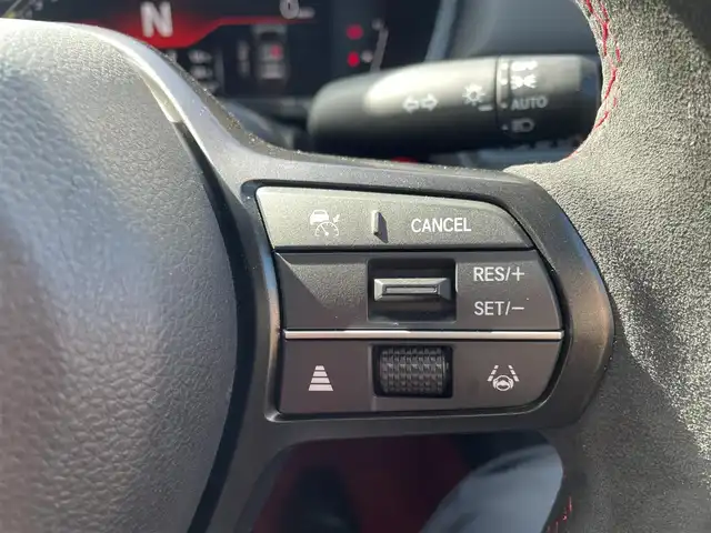 ホンダ シビック タイプR 三重県 2024(令6)年 2.3万km チャンピオンシップホワイト 登録時走行距離　２２６３５ｋｍ/ワンオーナー/禁煙車/純正オプションナビ/AM/FM/Bluetooth/TV（フルセグ）/スマートフォン連携/ドライブレコーダー（前後）/盗難防止（社外）/左サイドモニター/ビルトインETC2.0/ステアリングスイッチ/ワイヤレス充電（社外）/USB充電/バックカメラ/電動パーキング/ブレークホールド/レーダークルコン/衝突軽減システム/安全支援情報スイッチ/横滑り防止システム/レーンキープアシスト/ブラインドスポットインフォメーション/踏み間違い衝突軽減システム/コーナーセンサー/AUTOワイパー/AUTOライト/AUTOハイビーム/AUTOエアコン/電格ミラー/ドアバイザー（無限）/純正アルミ