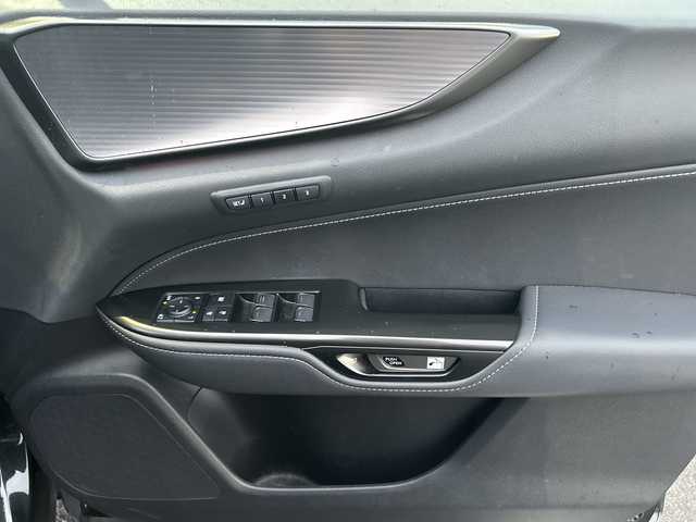 レクサス ＮＸ 350h Fスポーツ 愛知県 2023(令5)年 3.7万km グラファイトブラックガラスフレーク ・禁煙車/ワンオーナー/・ムーンルーフ（チルト&スライド）/・純正14インチディスプレイオーディオ（コネクティッドナビ）プラス/・フルセグTV/Bluetooth/USB/・バックカメラ/パノラミックビューモニター/・ビルトインETC2.0/・置くだけ充電/・ヘッドアップディスプレイ/・前後ドライブレコーダー（TZ-DR210）/・レクサスセーフティシステムプラス/・PCS/LTA/LCA/LDA/・ブラインドスポットモニター/・フロント・リヤクロストラフィックアラート/・アダプティブハイビームシステム/・クリアランスソナー/・レクサスチームメイト/・アドバンスドパーク（リモート機能付き）/・パーキングサポートブレーキ/・黒本革シート/・前席パワーシート/・前席シートヒーター・シートベンチレーション/・ステアリングヒーター/・パドルシフト/・電動パーキング/ブレーキホールド/・パワーバックドア/・LEDオートライト/・電動格納ミラーウィンカー/・純正20インチアルミホイール/・純正フロアマット/・スマートキー×2カードキー×1/・取扱説明書/新車保証書