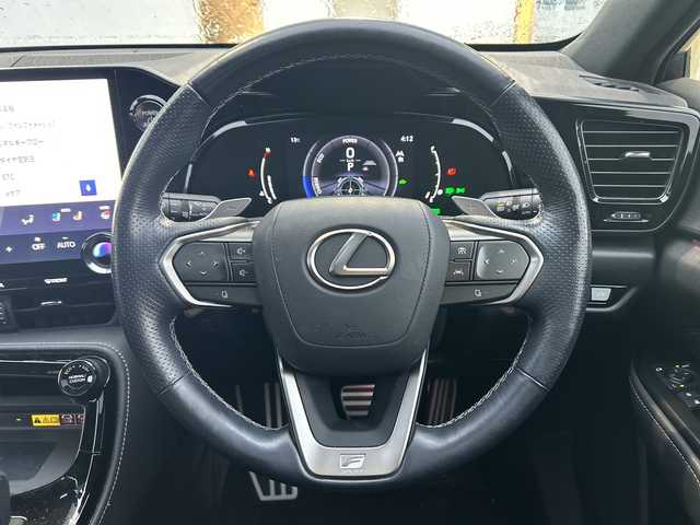 レクサス ＮＸ 350h Fスポーツ 愛知県 2023(令5)年 3.7万km グラファイトブラックガラスフレーク ・禁煙車/ワンオーナー/・ムーンルーフ（チルト&スライド）/・純正14インチディスプレイオーディオ（コネクティッドナビ）プラス/・フルセグTV/Bluetooth/USB/・バックカメラ/パノラミックビューモニター/・ビルトインETC2.0/・置くだけ充電/・ヘッドアップディスプレイ/・前後ドライブレコーダー（TZ-DR210）/・レクサスセーフティシステムプラス/・PCS/LTA/LCA/LDA/・ブラインドスポットモニター/・フロント・リヤクロストラフィックアラート/・アダプティブハイビームシステム/・クリアランスソナー/・レクサスチームメイト/・アドバンスドパーク（リモート機能付き）/・パーキングサポートブレーキ/・黒本革シート/・前席パワーシート/・前席シートヒーター・シートベンチレーション/・ステアリングヒーター/・パドルシフト/・電動パーキング/ブレーキホールド/・パワーバックドア/・LEDオートライト/・電動格納ミラーウィンカー/・純正20インチアルミホイール/・純正フロアマット/・スマートキー×2カードキー×1/・取扱説明書/新車保証書