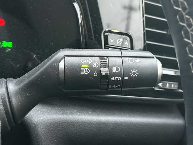 レクサス ＮＸ 350h Fスポーツ 愛知県 2023(令5)年 3.7万km グラファイトブラックガラスフレーク ・禁煙車/ワンオーナー/・ムーンルーフ（チルト&スライド）/・純正14インチディスプレイオーディオ（コネクティッドナビ）プラス/・フルセグTV/Bluetooth/USB/・バックカメラ/パノラミックビューモニター/・ビルトインETC2.0/・置くだけ充電/・ヘッドアップディスプレイ/・前後ドライブレコーダー（TZ-DR210）/・レクサスセーフティシステムプラス/・PCS/LTA/LCA/LDA/・ブラインドスポットモニター/・フロント・リヤクロストラフィックアラート/・アダプティブハイビームシステム/・クリアランスソナー/・レクサスチームメイト/・アドバンスドパーク（リモート機能付き）/・パーキングサポートブレーキ/・黒本革シート/・前席パワーシート/・前席シートヒーター・シートベンチレーション/・ステアリングヒーター/・パドルシフト/・電動パーキング/ブレーキホールド/・パワーバックドア/・LEDオートライト/・電動格納ミラーウィンカー/・純正20インチアルミホイール/・純正フロアマット/・スマートキー×2カードキー×1/・取扱説明書/新車保証書