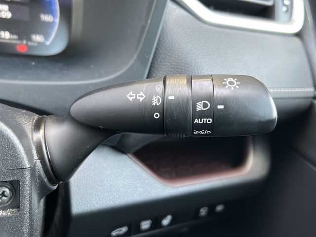 トヨタ ＲＡＶ４ ハイブリッドG 静岡県 2023(令5)年 3.5万km アティチュードブラックマイカ 【安全装備】/トヨタセーフティセンス/プリクラッシュセーフティ/（ミリ波レーダー・単眼カメラ・昼自転車運転者＆夜間歩行者検知機能付）/（対車両：自車車速域約10km/hから最高速度：最大約40km/h減速可）/（対歩行者：自車車速域約10km/hから80km/h間：最大約30km/h減速可）/レーダークルーズコントロール（全車速追従機能付/ブレーキ制御付）/レーントレーシングアシスト（LTA）（作動車速：50km/h以上時）/（ステアリング操作支援）/ロードサインアシスト（RSA）（道路標識認識支援）/アダプティブハイビーム/【主要装備】/・純正１０．５インチディスプレイオーディオ　/・パノラミックビューモニター　/・ステアリングヒーター　/・パワーバックドア　/・デジタルインナーミラー　/・純正１８インチアルミホイール　/・ＥＴＣ