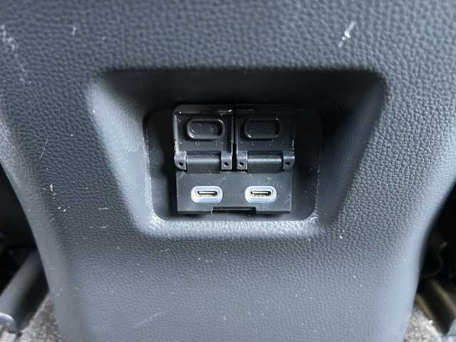 トヨタ ＲＡＶ４ ハイブリッドG 静岡県 2023(令5)年 3.5万km アティチュードブラックマイカ 【安全装備】/トヨタセーフティセンス/プリクラッシュセーフティ/（ミリ波レーダー・単眼カメラ・昼自転車運転者＆夜間歩行者検知機能付）/（対車両：自車車速域約10km/hから最高速度：最大約40km/h減速可）/（対歩行者：自車車速域約10km/hから80km/h間：最大約30km/h減速可）/レーダークルーズコントロール（全車速追従機能付/ブレーキ制御付）/レーントレーシングアシスト（LTA）（作動車速：50km/h以上時）/（ステアリング操作支援）/ロードサインアシスト（RSA）（道路標識認識支援）/アダプティブハイビーム/【主要装備】/・純正１０．５インチディスプレイオーディオ　/・パノラミックビューモニター　/・ステアリングヒーター　/・パワーバックドア　/・デジタルインナーミラー　/・純正１８インチアルミホイール　/・ＥＴＣ