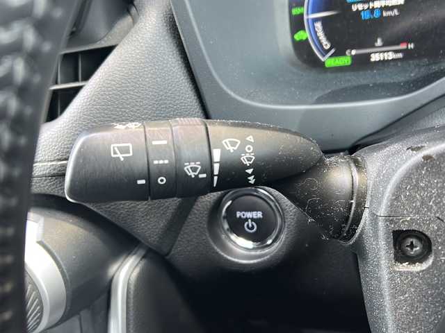 トヨタ ＲＡＶ４ ハイブリッドG 静岡県 2023(令5)年 3.5万km アティチュードブラックマイカ 【安全装備】/トヨタセーフティセンス/プリクラッシュセーフティ/（ミリ波レーダー・単眼カメラ・昼自転車運転者＆夜間歩行者検知機能付）/（対車両：自車車速域約10km/hから最高速度：最大約40km/h減速可）/（対歩行者：自車車速域約10km/hから80km/h間：最大約30km/h減速可）/レーダークルーズコントロール（全車速追従機能付/ブレーキ制御付）/レーントレーシングアシスト（LTA）（作動車速：50km/h以上時）/（ステアリング操作支援）/ロードサインアシスト（RSA）（道路標識認識支援）/アダプティブハイビーム/【主要装備】/・純正１０．５インチディスプレイオーディオ　/・パノラミックビューモニター　/・ステアリングヒーター　/・パワーバックドア　/・デジタルインナーミラー　/・純正１８インチアルミホイール　/・ＥＴＣ