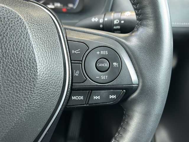 トヨタ ＲＡＶ４ ハイブリッドG 静岡県 2023(令5)年 3.5万km アティチュードブラックマイカ 【安全装備】/トヨタセーフティセンス/プリクラッシュセーフティ/（ミリ波レーダー・単眼カメラ・昼自転車運転者＆夜間歩行者検知機能付）/（対車両：自車車速域約10km/hから最高速度：最大約40km/h減速可）/（対歩行者：自車車速域約10km/hから80km/h間：最大約30km/h減速可）/レーダークルーズコントロール（全車速追従機能付/ブレーキ制御付）/レーントレーシングアシスト（LTA）（作動車速：50km/h以上時）/（ステアリング操作支援）/ロードサインアシスト（RSA）（道路標識認識支援）/アダプティブハイビーム/【主要装備】/・純正１０．５インチディスプレイオーディオ　/・パノラミックビューモニター　/・ステアリングヒーター　/・パワーバックドア　/・デジタルインナーミラー　/・純正１８インチアルミホイール　/・ＥＴＣ