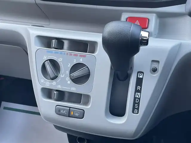 ダイハツ ミラ イース X SAⅢ 佐賀県 2017(平29)年 5.1万km マゼンタベリーマイカM 純正ディスプレイオーディオ/・AM/FM/CD/DVD/SD/Bluetooth/バックカメラ/衝突回避支援ブレーキ/車線逸脱警報機能/横滑り防止装置/前後クリアランスソナー/ISOFIX対応/純正LEDヘッドライト/・オートマチックハイビーム/純正フロアマット/純正ドアバイザ―/新車保証書/スペアキー１本