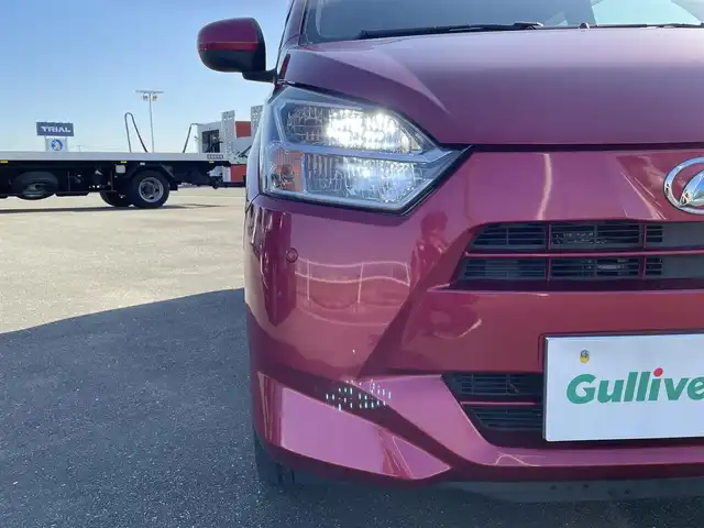 ダイハツ ミラ イース X SAⅢ 佐賀県 2017(平29)年 5.1万km マゼンタベリーマイカM 純正ディスプレイオーディオ/・AM/FM/CD/DVD/SD/Bluetooth/バックカメラ/衝突回避支援ブレーキ/車線逸脱警報機能/横滑り防止装置/前後クリアランスソナー/ISOFIX対応/純正LEDヘッドライト/・オートマチックハイビーム/純正フロアマット/純正ドアバイザ―/新車保証書/スペアキー１本