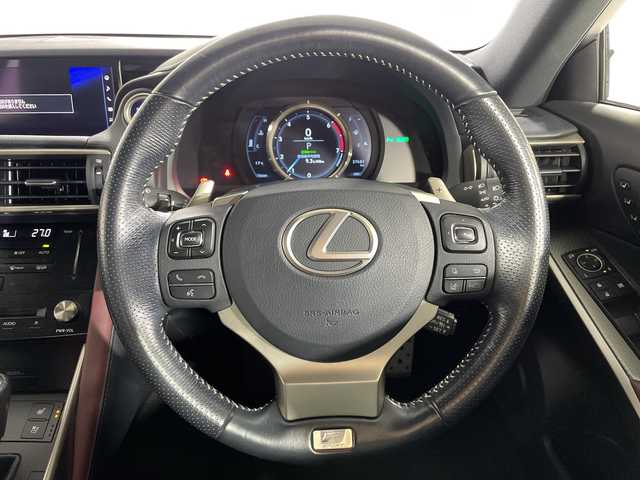 レクサス ＩＳ 神奈川県 2017(平29)年 2.8万km ホワイトノーヴァガラスフレーク レクサスセーフティシステム/プリクラッシュセーフティ/レーンディパーチャーアラート/オートマチックハイビーム/レーダークルーズコントロール/純正ナビ/CD/BT/DTV/SD/AUX/USB/ステアリングスイッチ/D席メモリシート/N席パワーシート/D/N席シートヒーター/エアーシート/パドルシフト/ECO/SPORTモード/電動チルトステアリング/ビルトインETC2.0/純正18inアルミホイール/純正フロアマット/バックカメラ/前方ドラレコ(DRT-H68A)