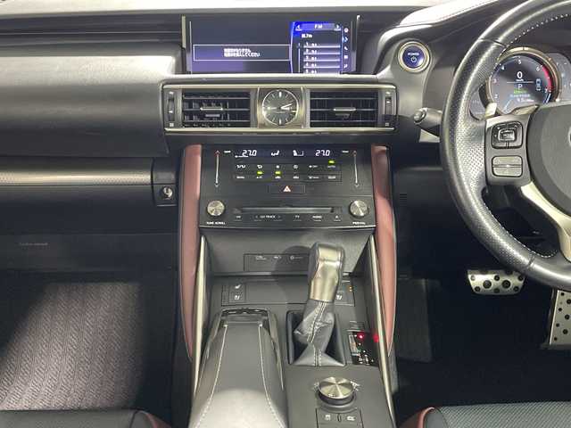 レクサス ＩＳ 神奈川県 2017(平29)年 2.8万km ホワイトノーヴァガラスフレーク レクサスセーフティシステム/プリクラッシュセーフティ/レーンディパーチャーアラート/オートマチックハイビーム/レーダークルーズコントロール/純正ナビ/CD/BT/DTV/SD/AUX/USB/ステアリングスイッチ/D席メモリシート/N席パワーシート/D/N席シートヒーター/エアーシート/パドルシフト/ECO/SPORTモード/電動チルトステアリング/ビルトインETC2.0/純正18inアルミホイール/純正フロアマット/バックカメラ/前方ドラレコ(DRT-H68A)