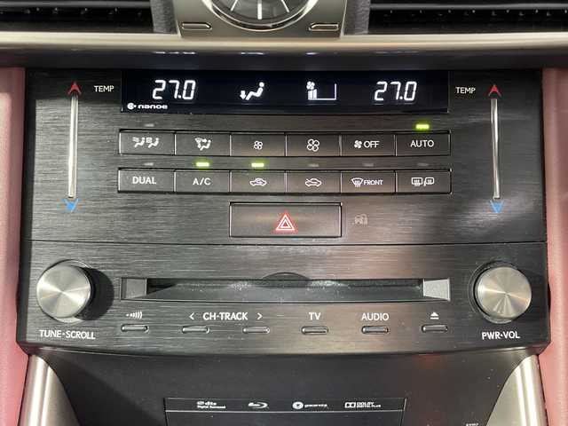 レクサス ＩＳ 神奈川県 2017(平29)年 2.8万km ホワイトノーヴァガラスフレーク レクサスセーフティシステム/プリクラッシュセーフティ/レーンディパーチャーアラート/オートマチックハイビーム/レーダークルーズコントロール/純正ナビ/CD/BT/DTV/SD/AUX/USB/ステアリングスイッチ/D席メモリシート/N席パワーシート/D/N席シートヒーター/エアーシート/パドルシフト/ECO/SPORTモード/電動チルトステアリング/ビルトインETC2.0/純正18inアルミホイール/純正フロアマット/バックカメラ/前方ドラレコ(DRT-H68A)