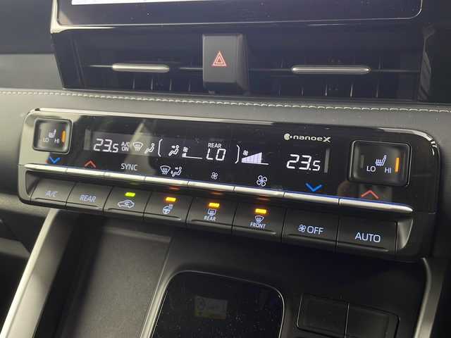 トヨタ ノア ハイブリッド S－Z 愛知県 2022(令4)年 5.1万km アティチュードブラックマイカ 純正10.5型メモリナビ/フルセグTV/BT/HDMI/USB//AppleCarPlaｙ/AndroidAuto/CD/DVDキット/快適利便high/2列目席オットマン機能/2列目席シートヒーター/ハンドルヒーター/パワーバックドア/両側電動スライドドア/ビルトインETC2.0/ハーフレザーシート/シートヒーター　D/N席/AC100V/トヨタセーフティセンス/PCS/LDA/ACC/PKSB//RSA/AHB/PDA/先行車発進告知/クリアランスソナー/スマートキー/プッシュスタート/革巻きステアリング/ステアリングスイッチ/LEDオートライト/フォグランプ/USBポート/サンシェード/電動パーキング/オートブレーキホールド/nanoeX/純正17インチAW/純正フロアマット/純正ドアバイザー