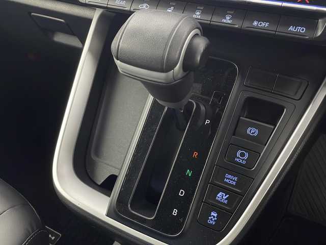 トヨタ ノア ハイブリッド S－Z 愛知県 2022(令4)年 5.1万km アティチュードブラックマイカ 純正10.5型メモリナビ/フルセグTV/BT/HDMI/USB//AppleCarPlaｙ/AndroidAuto/CD/DVDキット/快適利便high/2列目席オットマン機能/2列目席シートヒーター/ハンドルヒーター/パワーバックドア/両側電動スライドドア/ビルトインETC2.0/ハーフレザーシート/シートヒーター　D/N席/AC100V/トヨタセーフティセンス/PCS/LDA/ACC/PKSB//RSA/AHB/PDA/先行車発進告知/クリアランスソナー/スマートキー/プッシュスタート/革巻きステアリング/ステアリングスイッチ/LEDオートライト/フォグランプ/USBポート/サンシェード/電動パーキング/オートブレーキホールド/nanoeX/純正17インチAW/純正フロアマット/純正ドアバイザー