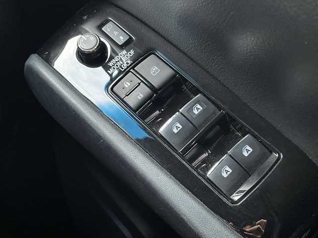 トヨタ アルファード S タイプゴールド 兵庫県 2021(令3)年 3.8万km ホワイトパールクリスタルシャイン サンルーフ/純正ディスプレイオーディオ/純正フリップダウンモニター/(CD/DVD/BT/USB)/フルセグTV/バックカメラ/ETC/両側パワースライドドア/衝突軽減ブレーキ/レーダークルーズコントロール/前後コーナーセンサー/ブラインドスポットモニター/MTモード付AT/デジタルインナーミラー/前方ドライブレコーダー/LEDヘッドライト/オートライト/オートハイビーム/フォグランプ/電動パーキングブレーキ/オートホールド/電動リアゲート/電動格納ミラー/オートリトラミラー/スマートキー/社外フロアマット/