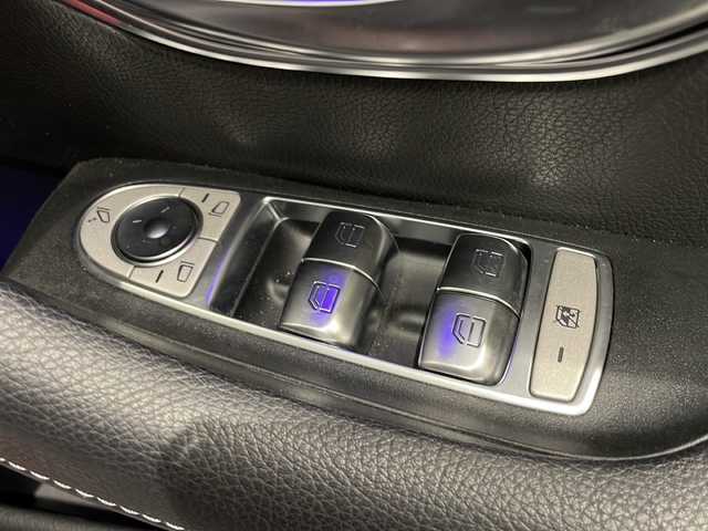 メルセデス・ベンツ Ｅ２００ 4マチック SW アバンギャルド 新潟県 2017(平29)年 2.9万km オブシディアンブラック COMANDシステム/・12.3インチワイドディスプレイ/・COMANDコントローラー/・タッチパッド/・HDDナビゲーション/フルセグ/BT/USB/レーダーセーフティパッケージ/・アクティブディスタンスアシスト・ディストロニック/・アクティブステアリングアシスト/・アクティブレーンチェンジアシスト/・アクティブエマージェンシーストップアシスト/・PRE・SAFE/・アクティブブレーキアシスト/・アクティブブラインドスポットアシスト/アンビエントライト/360°カメラシステム/EASY-PACK自動開閉テールゲート/LEDヘッドライト/ハーフレザーシート/フロントシートヒーター/社外19インチアルミホイール/ETC2.0/純正フロアマット/ドアバイザー