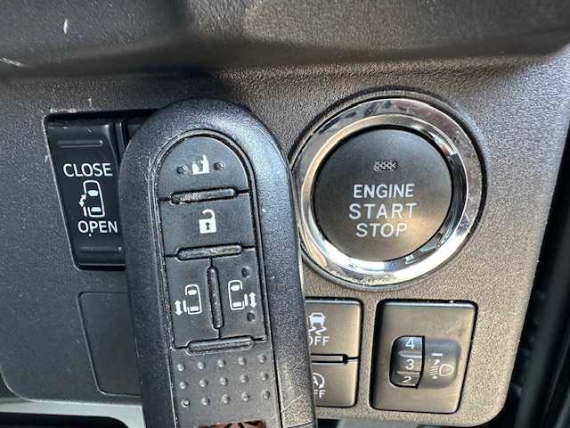 ダイハツ ウェイク L SA Ⅲ 大阪府 2018(平30)年 4.7万km ブラックマイカメタリック ナビ　/フルセグ　/Ｂｌｕｅｔｏｏｔｈ　/バックカメラ　/両側パワースライドドア　/プッシュスタート　/スマートキー　/フロアーマット　/純正アルミホイール