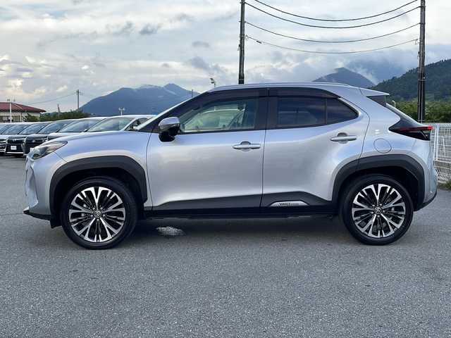 トヨタ ヤリスクロス G 山梨県 2020(令2)年 1.6万km シルバーメタリック 純正ディスプレイオーディオ　/バックカメラ　/ＵＳＢ　/Ｂｌｕｅｔｏｏｔｈ/前席シートヒーター　/ステアリングヒーター　/オートエアコン　/追従型クルーズコントロール　/ＡＢＳ　/横滑り防止装置　/レーンキープアシスト