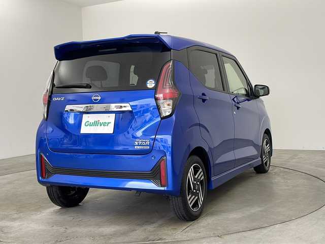 日産 デイズ HWS X プロパイロットED 兵庫県 2024(令6)年 1.5万km オーシャンブルーP ・純正9インチディスプレイオーディオ/（USB・BT・Apple Car Play・Android Auto）/・アラウンドビューモニター/・プロパイロット/・車線逸脱防止支援システム/・前方衝突予測警報/・ふらつき警報/・標識検知機能/・先行車発進お知らせ/・後側方車両検知警報/・後退時車両検知警報/・ビークルダイナミクスコントロール/・ヒルスタートアシスト/・インテリジェント エマージェンシーブレーキ/・エマージェンシーストップシグナル/・クリアランスソナー/・電装パーキングブレーキ/・オートブレーキホールド/・ETC/・純正ドライブレコーダー/・純正14インチアルミホイール/・純正フロアマット/・LEDオートライト/・フォグランプ/・ハイビームアシスト/・へッドライトレベライザー/・ウィンカーミラー/・W＋サイドエアバック/・カーテンエアバック/・革巻きステアリング/・ステアリングスイッチ/・アイドリングストップ/・スマートキー/・スペアキー/・プッシュスタート