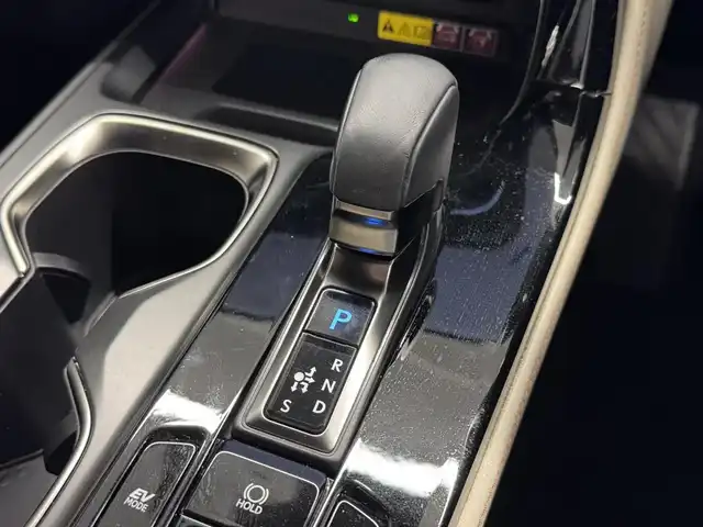 レクサス ＮＸ 350h バージョンL 三重県 2022(令4)年 6.6万km グラファイトブラックガラスフレーク Pガソリン・ハイブリッド/FF/MTモード付CVT/14インチナビ/（FM/AM/TV/Bluetooth/USB/iPod/Miracast/CarPlay/AndroidAuto）/バックカメラ・サイドカメラ（助手席側）/モデリスタエアロ（F/S/R下）/ETC2.0/LEXUS Safety System＋/・プリクラッシュセーフティ/・緊急時操舵支援＋フロントクロストラフィックアラート＋レーンチェンジアシスト/・アダプティブハイビーム/・レーントレーシングアシスト/・レーダークルコン/・ロードサインアシスト/・プロアクティブドライビングアシスト/●ブラインドスポットモニター/●安心降車アシスト/●パーキングサポートブレーキ（静止物＋後方接近車両）/●ITS Connect/など/装備/・黒×白革シート（本革・ブラック＆リッチクリーム）/・8wayパワーシート（Dメモリー/ランバーサポート付/N）/・シートベンチレーション（D/N）/・シートヒーター（D/N/2nd）/・ハンズフリーパワーバックドア/・AC100Vコンセント（100W）/・カラーHUD（連動ステアリングスイッチ付）/・左右独立オートエアコン/・3眼LEDヘッドランプ/・20inAW/・スマートキーx2、カードキーx1/など