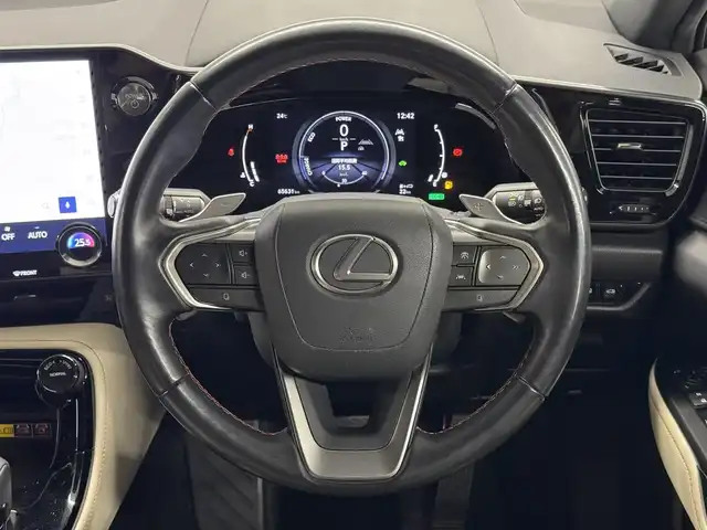 レクサス ＮＸ 350h バージョンL 三重県 2022(令4)年 6.6万km グラファイトブラックガラスフレーク Pガソリン・ハイブリッド/FF/MTモード付CVT/14インチナビ/（FM/AM/TV/Bluetooth/USB/iPod/Miracast/CarPlay/AndroidAuto）/バックカメラ・サイドカメラ（助手席側）/モデリスタエアロ（F/S/R下）/ETC2.0/LEXUS Safety System＋/・プリクラッシュセーフティ/・緊急時操舵支援＋フロントクロストラフィックアラート＋レーンチェンジアシスト/・アダプティブハイビーム/・レーントレーシングアシスト/・レーダークルコン/・ロードサインアシスト/・プロアクティブドライビングアシスト/●ブラインドスポットモニター/●安心降車アシスト/●パーキングサポートブレーキ（静止物＋後方接近車両）/●ITS Connect/など/装備/・黒×白革シート（本革・ブラック＆リッチクリーム）/・8wayパワーシート（Dメモリー/ランバーサポート付/N）/・シートベンチレーション（D/N）/・シートヒーター（D/N/2nd）/・ハンズフリーパワーバックドア/・AC100Vコンセント（100W）/・カラーHUD（連動ステアリングスイッチ付）/・左右独立オートエアコン/・3眼LEDヘッドランプ/・20inAW/・スマートキーx2、カードキーx1/など