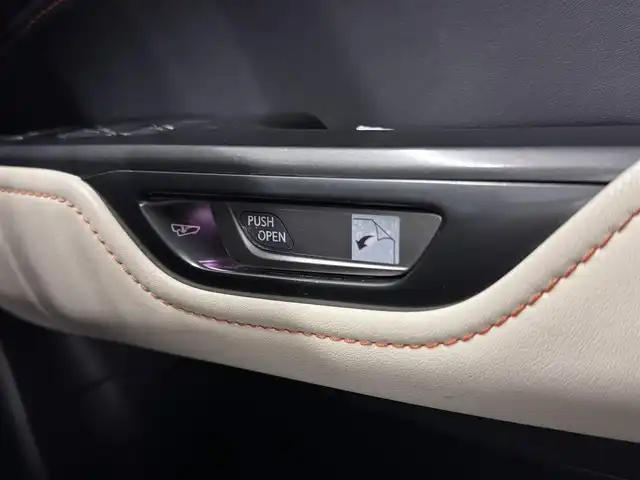 レクサス ＮＸ 350h バージョンL 三重県 2022(令4)年 6.6万km グラファイトブラックガラスフレーク Pガソリン・ハイブリッド/FF/MTモード付CVT/14インチナビ/（FM/AM/TV/Bluetooth/USB/iPod/Miracast/CarPlay/AndroidAuto）/バックカメラ・サイドカメラ（助手席側）/モデリスタエアロ（F/S/R下）/ETC2.0/LEXUS Safety System＋/・プリクラッシュセーフティ/・緊急時操舵支援＋フロントクロストラフィックアラート＋レーンチェンジアシスト/・アダプティブハイビーム/・レーントレーシングアシスト/・レーダークルコン/・ロードサインアシスト/・プロアクティブドライビングアシスト/●ブラインドスポットモニター/●安心降車アシスト/●パーキングサポートブレーキ（静止物＋後方接近車両）/●ITS Connect/など/装備/・黒×白革シート（本革・ブラック＆リッチクリーム）/・8wayパワーシート（Dメモリー/ランバーサポート付/N）/・シートベンチレーション（D/N）/・シートヒーター（D/N/2nd）/・ハンズフリーパワーバックドア/・AC100Vコンセント（100W）/・カラーHUD（連動ステアリングスイッチ付）/・左右独立オートエアコン/・3眼LEDヘッドランプ/・20inAW/・スマートキーx2、カードキーx1/など