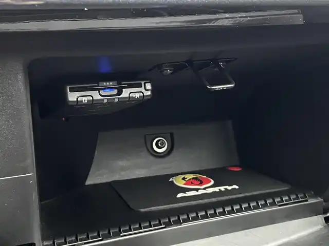 アバルト ５９５ モンスターエナジー・ヤマハ 三重県 2022(令4)年 5.1万km 青Ⅱ ２０台限定車/左ハンドル/５速マニュアル/レコードモンツァマフラー/ディスプレイオーディオ/ＡｐｐｌｅＣａｒＰｌａｙ/専用シート/専用１７インチアルミホイール/ネロスコルピオーネ／ブルポディオ