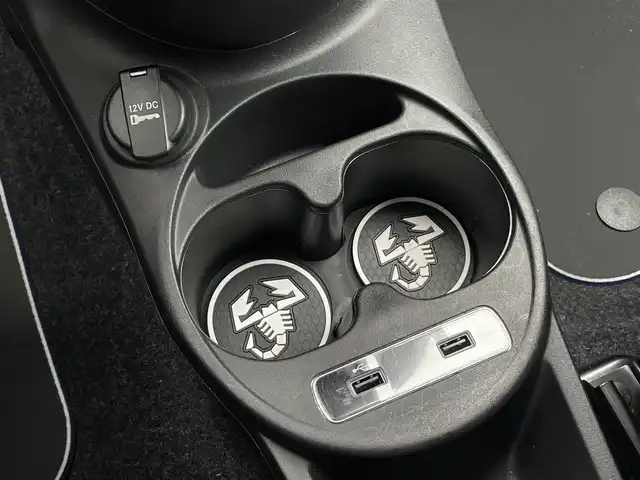 アバルト ５９５ モンスターエナジー・ヤマハ 三重県 2022(令4)年 5.1万km 青Ⅱ ２０台限定車/左ハンドル/５速マニュアル/レコードモンツァマフラー/ディスプレイオーディオ/ＡｐｐｌｅＣａｒＰｌａｙ/専用シート/専用１７インチアルミホイール/ネロスコルピオーネ／ブルポディオ