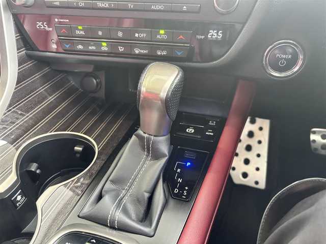 レクサス ＲＸ 450h Fスポーツ 京都府 2018(平30)年 6.4万km ホワイトノーヴァガラスフレーク 赤革シート/純正12.3インチメモリーナビ、地デジ、Bluetooth/サイド、バックモニター/USB端子/全席シートヒーター/全席パワーシート/前席エアーシート/ヘッドアップディスプレイ/パドルシフト/ハンドルヒーター/ビルトインETC/100Vコンセント/運転席メモリーシート/角形3眼LEDヘッドンランプ/パワーバックドア/トヨタセーフティセンス/・プリクラッシュセーフティシステム/・レーンキーピングアシスト/・オートマチックハイビーム/・レーダークルーズコントロール/純正20インチアルミホイール/スペアキー/記録簿R1、R2、R3、R5/保証書/取扱説明書