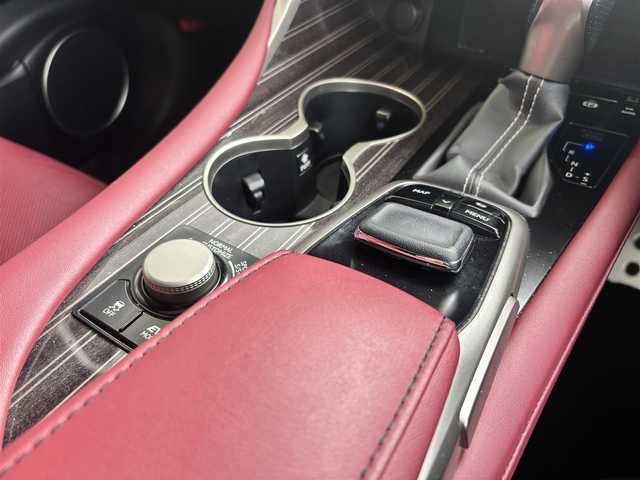 レクサス ＲＸ 450h Fスポーツ 京都府 2018(平30)年 6.4万km ホワイトノーヴァガラスフレーク 赤革シート/純正12.3インチメモリーナビ、地デジ、Bluetooth/サイド、バックモニター/USB端子/全席シートヒーター/全席パワーシート/前席エアーシート/ヘッドアップディスプレイ/パドルシフト/ハンドルヒーター/ビルトインETC/100Vコンセント/運転席メモリーシート/角形3眼LEDヘッドンランプ/パワーバックドア/トヨタセーフティセンス/・プリクラッシュセーフティシステム/・レーンキーピングアシスト/・オートマチックハイビーム/・レーダークルーズコントロール/純正20インチアルミホイール/スペアキー/記録簿R1、R2、R3、R5/保証書/取扱説明書