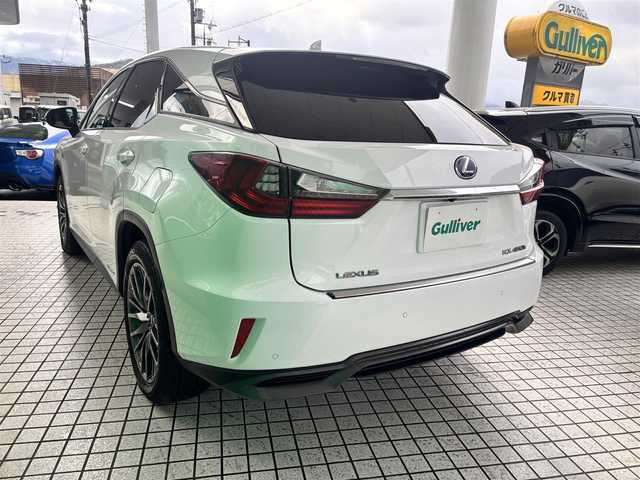 レクサス ＲＸ 450h Fスポーツ 京都府 2018(平30)年 6.4万km ホワイトノーヴァガラスフレーク 赤革シート/純正12.3インチメモリーナビ、地デジ、Bluetooth/サイド、バックモニター/USB端子/全席シートヒーター/全席パワーシート/前席エアーシート/ヘッドアップディスプレイ/パドルシフト/ハンドルヒーター/ビルトインETC/100Vコンセント/運転席メモリーシート/角形3眼LEDヘッドンランプ/パワーバックドア/トヨタセーフティセンス/・プリクラッシュセーフティシステム/・レーンキーピングアシスト/・オートマチックハイビーム/・レーダークルーズコントロール/純正20インチアルミホイール/スペアキー/記録簿R1、R2、R3、R5/保証書/取扱説明書