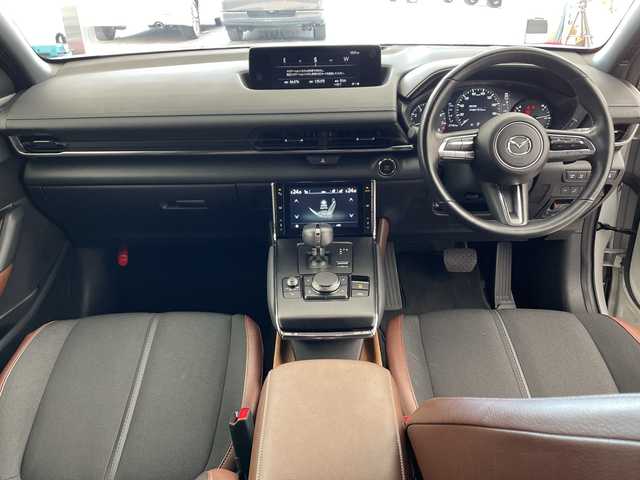 マツダ ＭＸ－３０ インダストリアルクラシック 兵庫県 2022(令4)年 2.8万km セラミックメタリック ・ワンオーナー車/・セーフティパッケージ/・スマート・ブレーキ・サポート（右直事故回避アシスト機能）/・アダプティブ・ＬＥＤ・ヘッドライト/・前側方接近車両検知/・クルージング＆トラフィック・サポート/・ヘッドランプユニット内シグネチャーＬＥＤランプ/・リアコンピランプユニット内シグネチャーＬＥＤランプ/・デイタイム・ランニング・ライト/・360°セーフティパッケージ/・３６０°ビュー・モニター/・ドライバー・モニタリング/・i-アクティブセンス/・レーダークルーズコントロール/・スマートブレーキサポート/・交通標識認識システム/・後側方接近車両検知/・トラクションコントロールシステム/・ヒルローンチアシスト/・純正ナビ＆TV＆BT＆HDMI＆USB/・ステアリングスイッチ/・ステアリングヒーター/・パドルシフト/・ヘッドアップディスプレイ/・BSM/・前後ドライブレコーダー/・ビルトインETC/・純正18インチアルミホイール/・前席シートヒーター/・運転席メモリーシート/・運転席パワーシート/・オートホールド/・電動パーキングブレーキ