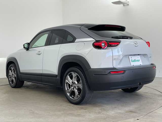 マツダ ＭＸ－３０ インダストリアルクラシック 兵庫県 2022(令4)年 2.8万km セラミックメタリック ・ワンオーナー車/・セーフティパッケージ/・スマート・ブレーキ・サポート（右直事故回避アシスト機能）/・アダプティブ・ＬＥＤ・ヘッドライト/・前側方接近車両検知/・クルージング＆トラフィック・サポート/・ヘッドランプユニット内シグネチャーＬＥＤランプ/・リアコンピランプユニット内シグネチャーＬＥＤランプ/・デイタイム・ランニング・ライト/・360°セーフティパッケージ/・３６０°ビュー・モニター/・ドライバー・モニタリング/・i-アクティブセンス/・レーダークルーズコントロール/・スマートブレーキサポート/・交通標識認識システム/・後側方接近車両検知/・トラクションコントロールシステム/・ヒルローンチアシスト/・純正ナビ＆TV＆BT＆HDMI＆USB/・ステアリングスイッチ/・ステアリングヒーター/・パドルシフト/・ヘッドアップディスプレイ/・BSM/・前後ドライブレコーダー/・ビルトインETC/・純正18インチアルミホイール/・前席シートヒーター/・運転席メモリーシート/・運転席パワーシート/・オートホールド/・電動パーキングブレーキ