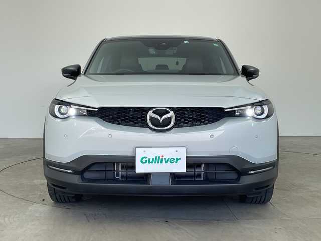 マツダ ＭＸ－３０ インダストリアルクラシック 兵庫県 2022(令4)年 2.8万km セラミックメタリック ・ワンオーナー車/・セーフティパッケージ/・スマート・ブレーキ・サポート（右直事故回避アシスト機能）/・アダプティブ・ＬＥＤ・ヘッドライト/・前側方接近車両検知/・クルージング＆トラフィック・サポート/・ヘッドランプユニット内シグネチャーＬＥＤランプ/・リアコンピランプユニット内シグネチャーＬＥＤランプ/・デイタイム・ランニング・ライト/・360°セーフティパッケージ/・３６０°ビュー・モニター/・ドライバー・モニタリング/・i-アクティブセンス/・レーダークルーズコントロール/・スマートブレーキサポート/・交通標識認識システム/・後側方接近車両検知/・トラクションコントロールシステム/・ヒルローンチアシスト/・純正ナビ＆TV＆BT＆HDMI＆USB/・ステアリングスイッチ/・ステアリングヒーター/・パドルシフト/・ヘッドアップディスプレイ/・BSM/・前後ドライブレコーダー/・ビルトインETC/・純正18インチアルミホイール/・前席シートヒーター/・運転席メモリーシート/・運転席パワーシート/・オートホールド/・電動パーキングブレーキ