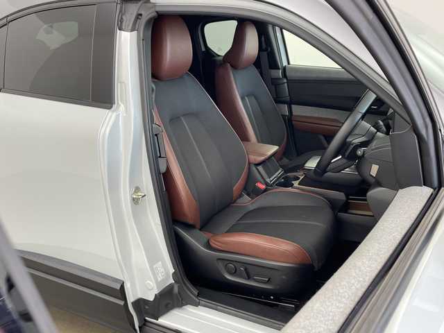 マツダ ＭＸ－３０ インダストリアルクラシック 兵庫県 2022(令4)年 2.8万km セラミックメタリック ・ワンオーナー車/・セーフティパッケージ/・スマート・ブレーキ・サポート（右直事故回避アシスト機能）/・アダプティブ・ＬＥＤ・ヘッドライト/・前側方接近車両検知/・クルージング＆トラフィック・サポート/・ヘッドランプユニット内シグネチャーＬＥＤランプ/・リアコンピランプユニット内シグネチャーＬＥＤランプ/・デイタイム・ランニング・ライト/・360°セーフティパッケージ/・３６０°ビュー・モニター/・ドライバー・モニタリング/・i-アクティブセンス/・レーダークルーズコントロール/・スマートブレーキサポート/・交通標識認識システム/・後側方接近車両検知/・トラクションコントロールシステム/・ヒルローンチアシスト/・純正ナビ＆TV＆BT＆HDMI＆USB/・ステアリングスイッチ/・ステアリングヒーター/・パドルシフト/・ヘッドアップディスプレイ/・BSM/・前後ドライブレコーダー/・ビルトインETC/・純正18インチアルミホイール/・前席シートヒーター/・運転席メモリーシート/・運転席パワーシート/・オートホールド/・電動パーキングブレーキ